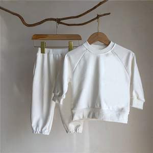 Костюм для девочки (кофта+штаны) утепленный белый